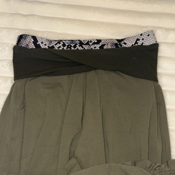 Lululemon Military Green Ankle Tights with printed waist - ❤️size 6/8 - Picture 2 of 14